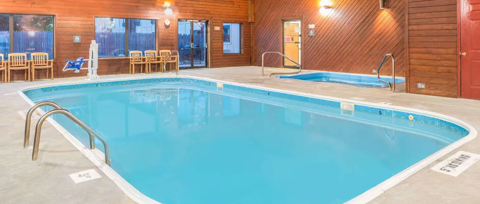 Hotel with Indoor Pool in Edwardsville IL